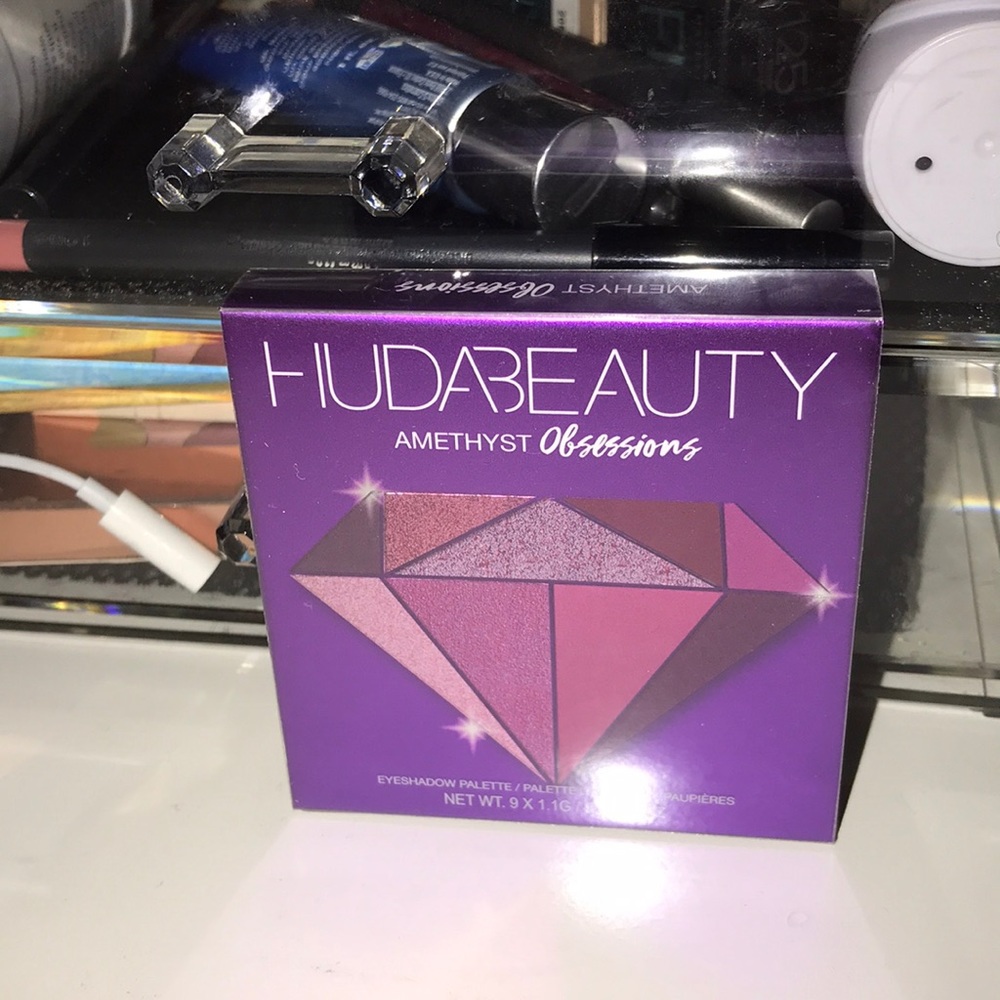 HUDABEAUTY AMETHYST OBSESSIONS EYESHADOW PALETTE